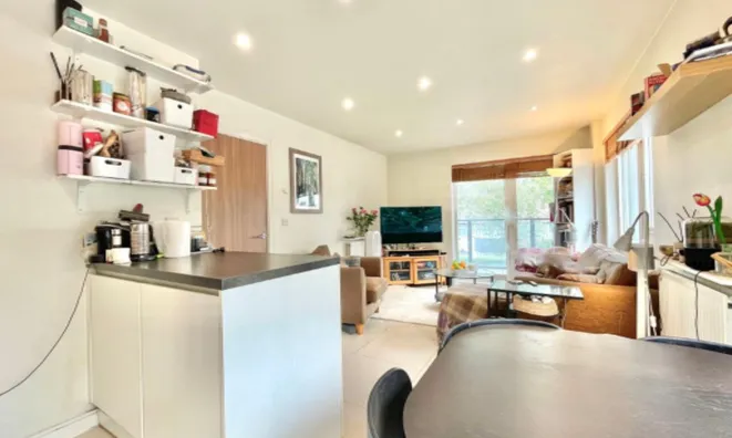 Недвижимость For Sale - Flat, Tawny Court, Shearwater Drive: 2