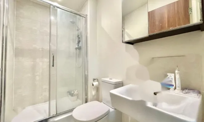 Недвижимость For Sale - Flat, Tawny Court, Shearwater Drive: 4