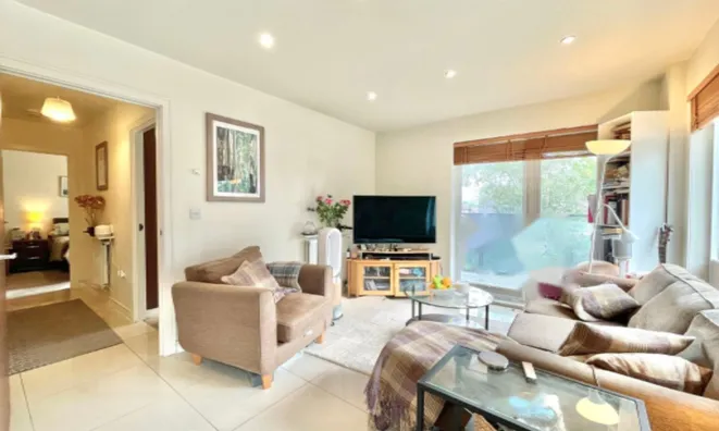 Недвижимость For Sale - Flat, Tawny Court, Shearwater Drive: 8