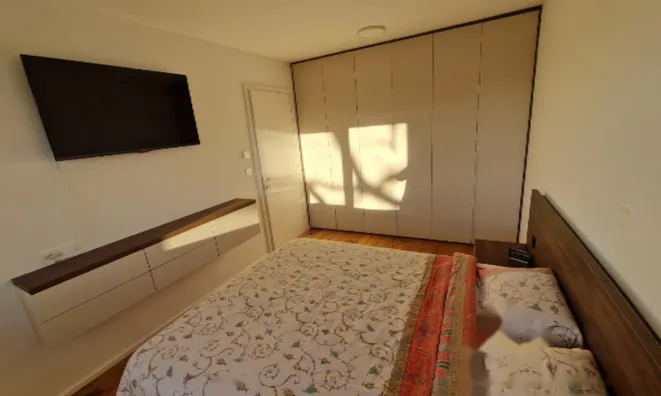 Недвижимость Двухкомнатная квартира Чрна Вас: 10