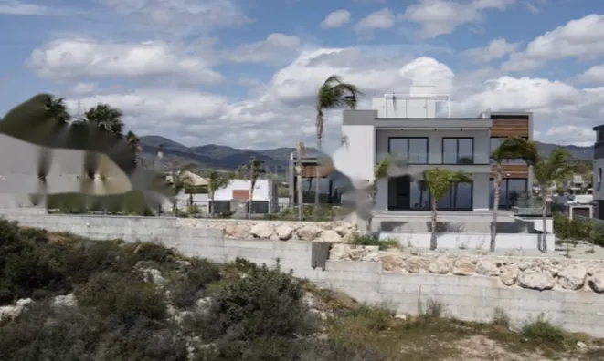 Недвижимость 6 Bedroom Villa For Sale in Parekklisia: 2