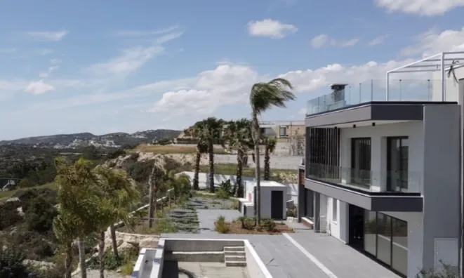 Недвижимость 6 Bedroom Villa For Sale in Parekklisia: 4