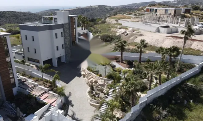 Недвижимость 6 Bedroom Villa For Sale in Parekklisia: 6