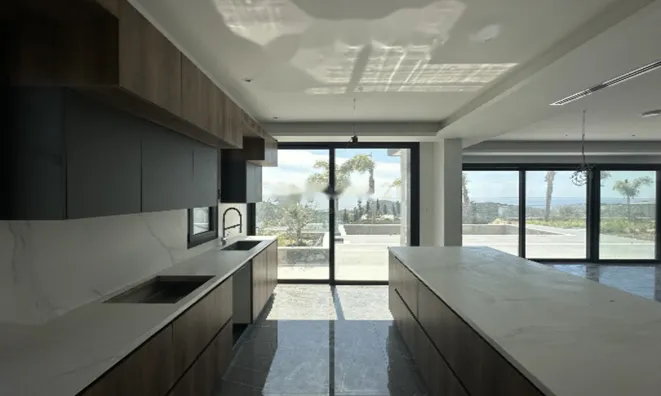 Недвижимость 6 Bedroom Villa For Sale in Parekklisia: 10