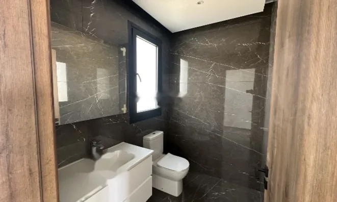 Недвижимость 6 Bedroom Villa For Sale in Parekklisia: 17