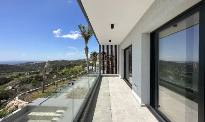 Недвижимость 6 Bedroom Villa For Sale in Parekklisia: 19