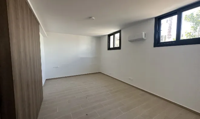 Недвижимость 6 Bedroom Villa For Sale in Parekklisia: 31