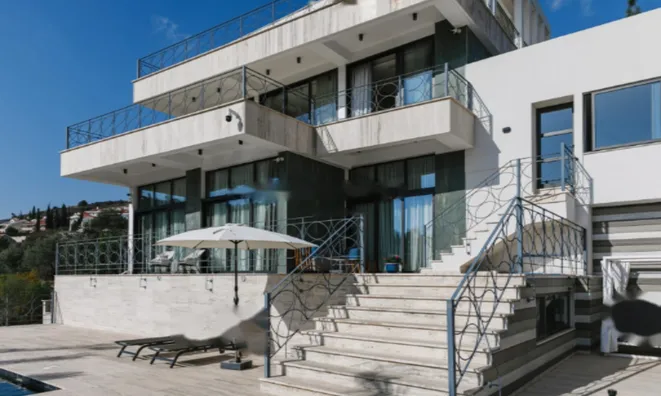 Недвижимость 6 Bedroom Villa For sale in Agios Tychonas, Limassol: 1