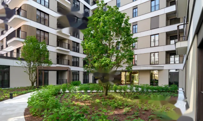 Недвижимость Трехкомнатная квартира в центре: 1