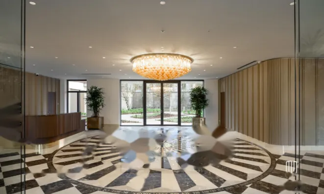 Недвижимость Трехкомнатная квартира в центре: 9