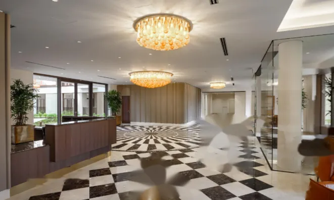 Недвижимость Трехкомнатная квартира в центре: 10