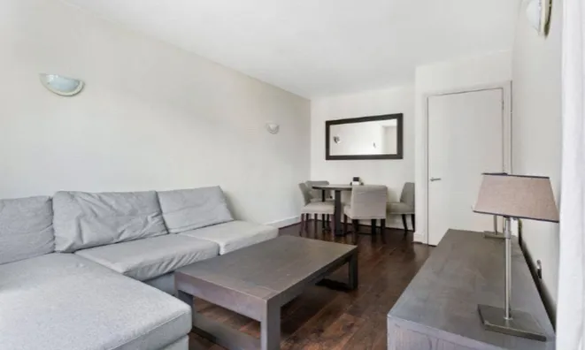 Недвижимость Mansell Street: 4