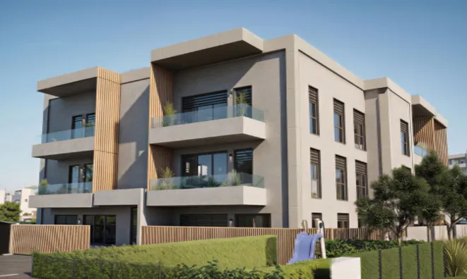 Недвижимость Четырехкомнатная квартира Лог: 12