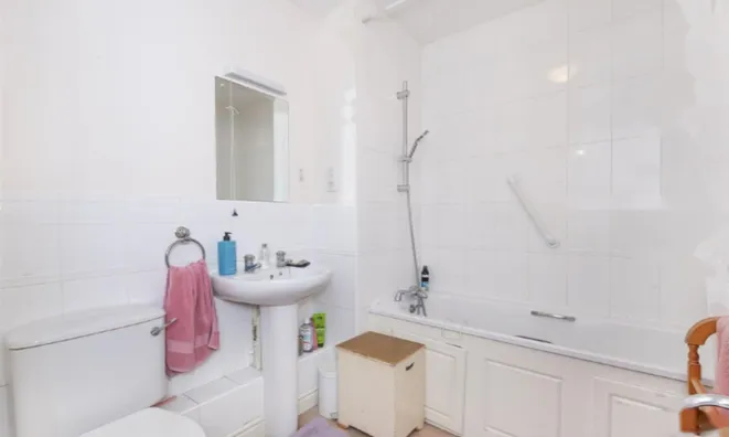 Недвижимость Bryant Court, Acton: 1