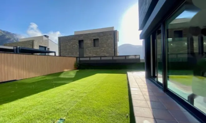 Недвижимость Luxury duplex with garden and private garage: 3