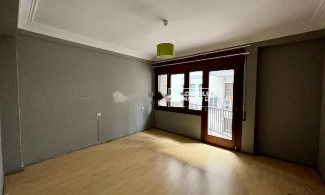 Недвижимость Four-bedroom apartment in Andorra la Vella center: 11