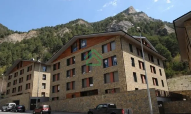 Недвижимость 2-bedroom apartment with extra room for sale in La Massana: 1