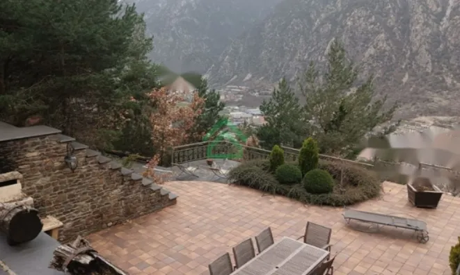 Недвижимость Impressive chalet on La Comella Road: 51