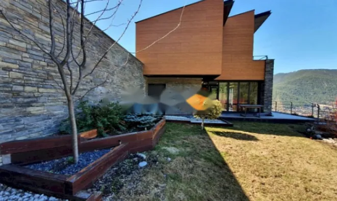 Недвижимость Exclusive chalet in a sought-after area with 4 suites and garage for 7 cars: 7