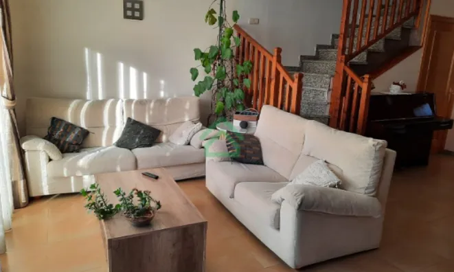 Недвижимость House with 4 bedrooms, garden, garage and elevator in a prime location in Andorra: 3