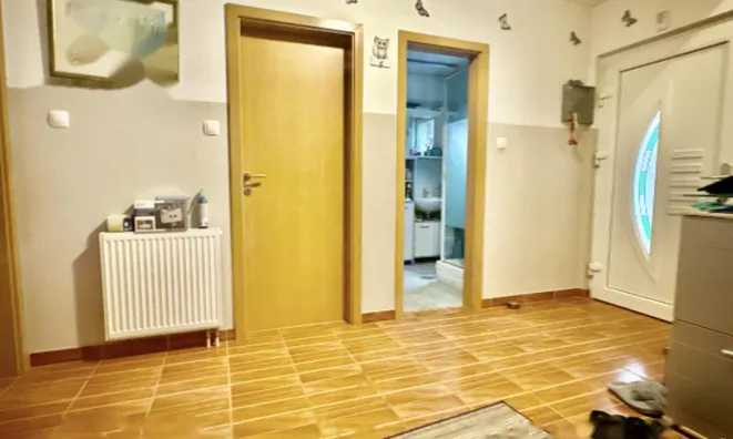 Недвижимость Дом, Подхом: 15