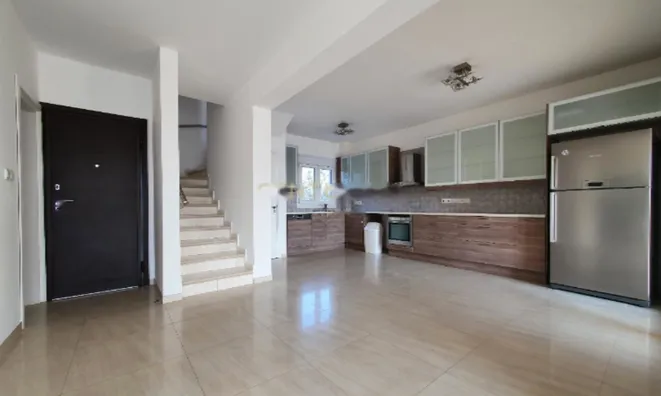 Недвижимость Charming 2 Bedroom Duplex Just Steps from the Sea in a Beautiful Complex: 2