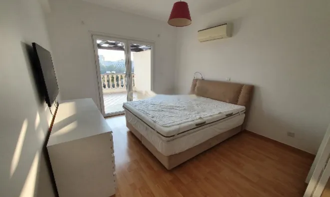 Недвижимость Charming 2 Bedroom Duplex Just Steps from the Sea in a Beautiful Complex: 7