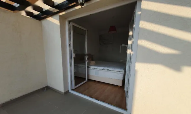 Недвижимость Charming 2 Bedroom Duplex Just Steps from the Sea in a Beautiful Complex: 8