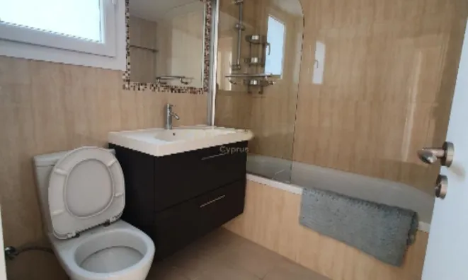 Недвижимость Charming 2 Bedroom Duplex Just Steps from the Sea in a Beautiful Complex: 9