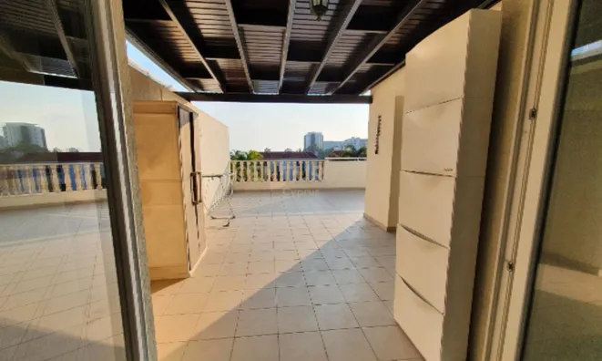 Недвижимость Charming 2 Bedroom Duplex Just Steps from the Sea in a Beautiful Complex: 14