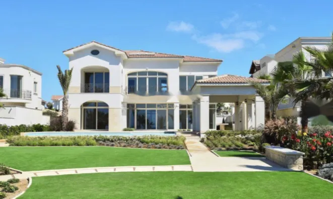 Недвижимость 6 Bedroom Villa for Sale in Pervolia, Larnaca: 1