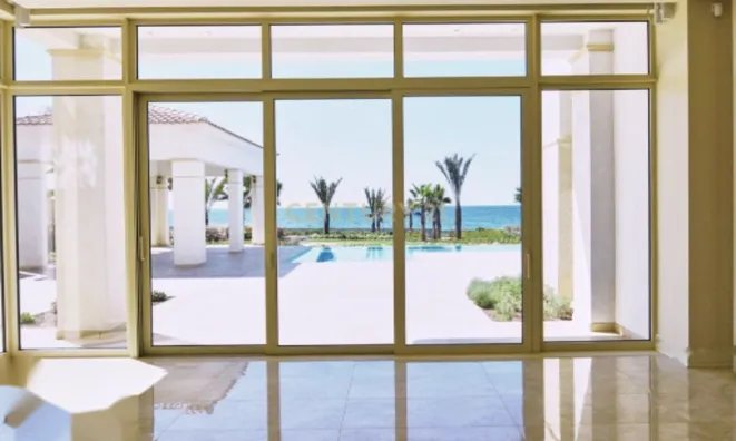 Недвижимость 6 Bedroom Villa for Sale in Pervolia, Larnaca: 3