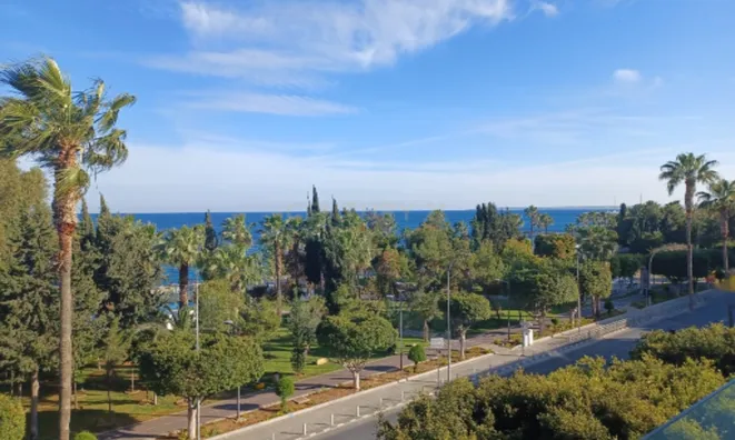 Недвижимость 2 Bedroom Apartment For Sale In Molos, Limassol: 9