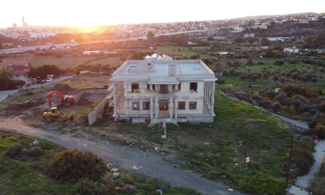 Недвижимость 7 Bedroom Mansion for Sale in Mesavounia, Limassol: 3