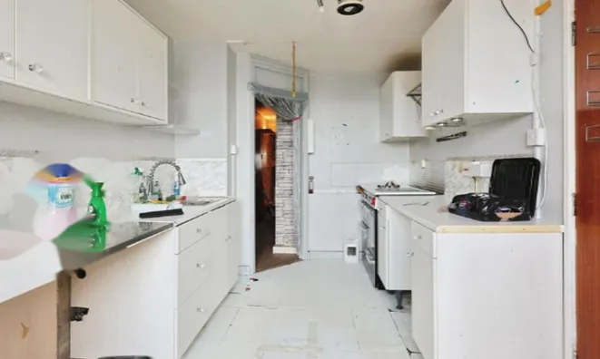 Недвижимость Arthur Court, Charlotte Despard Avenue: 10