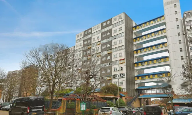 Недвижимость Arthur Court, Charlotte Despard Avenue: 13