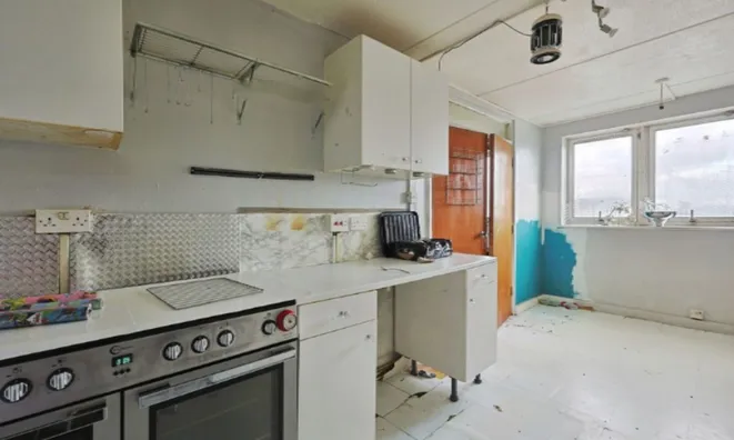 Недвижимость Arthur Court, Charlotte Despard Avenue: 17