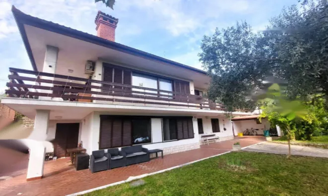 Недвижимость Дом, Сеча: 2