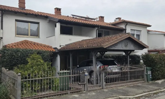 Недвижимость Дом с террасой в Ягодье: 2