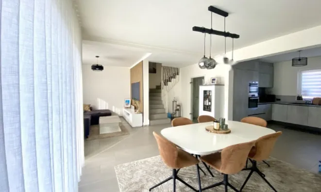 Недвижимость House 4 bedrooms for sale in Kayl: 1