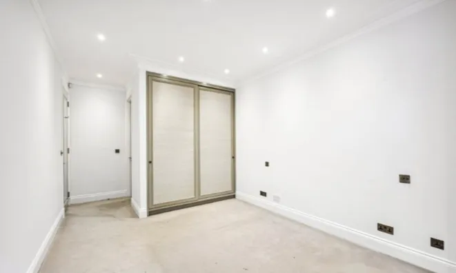 Недвижимость Egerton Gardens: 1