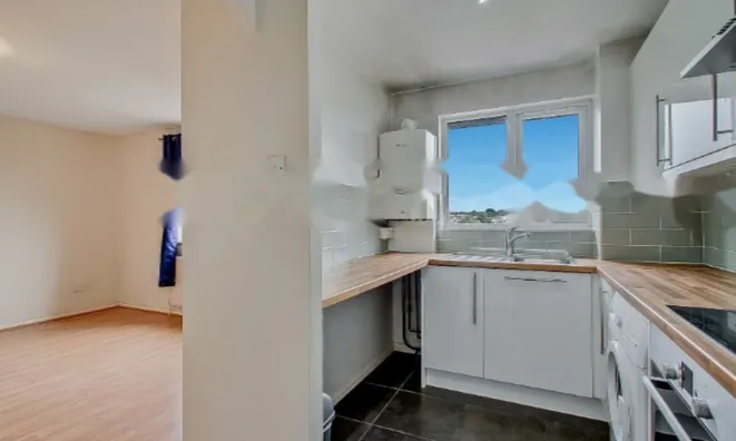 Недвижимость Cornmow Drive: 9