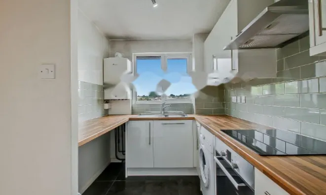 Недвижимость Cornmow Drive: 10