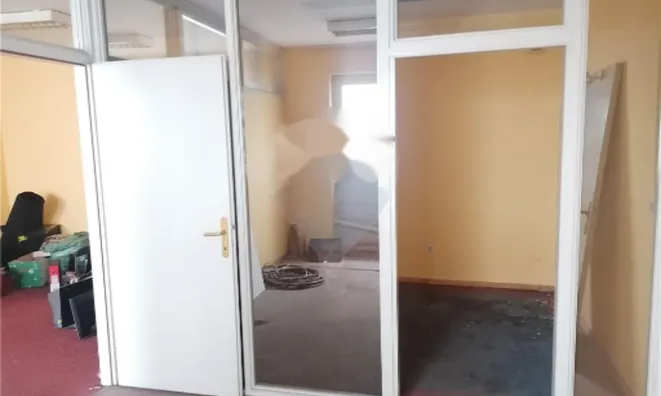 Недвижимость Коммерческое помещение в центре: 16