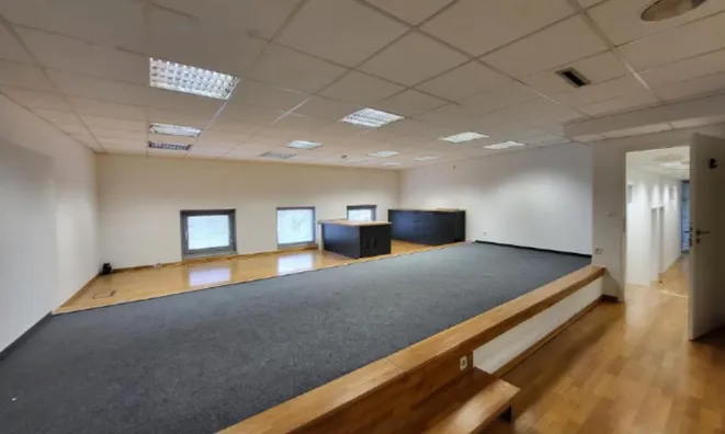 Недвижимость Офисное помещение в центре: 8