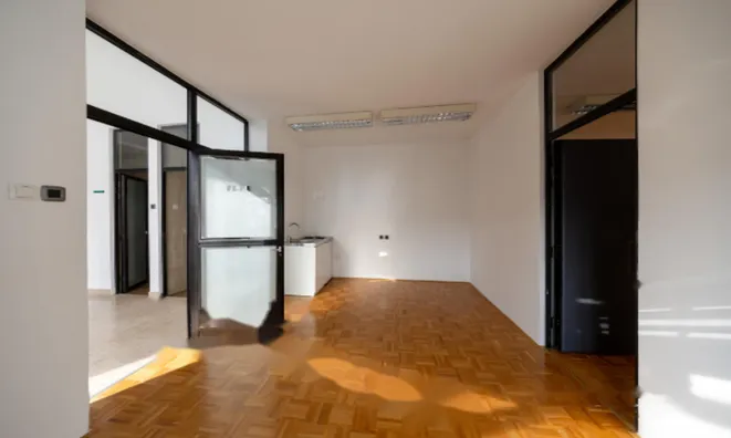 Недвижимость Офисное помещение в районе Мосте: 12