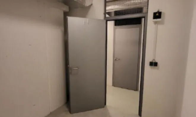 Недвижимость Коммерческое помещение в Бежиград: 1