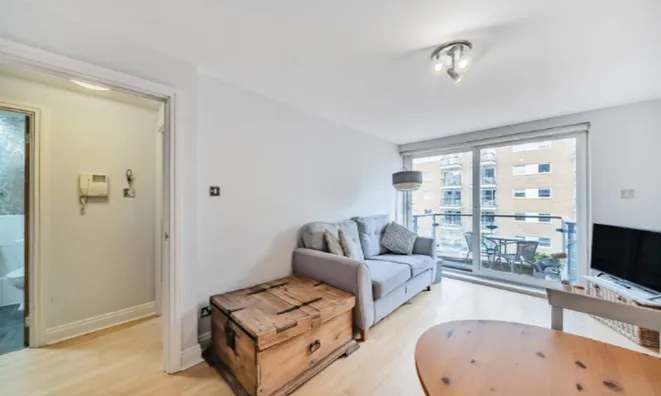 Недвижимость Smugglers Way, Putney: 2