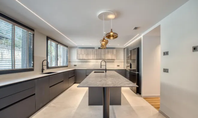 Недвижимость Triplex penthouse with private indoor pool: 12