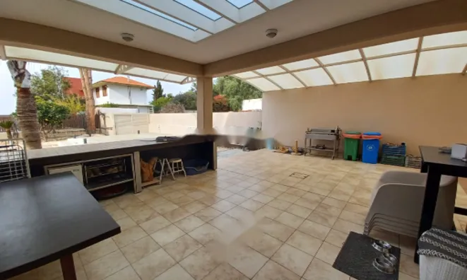 Недвижимость 5 Bedroom Villa For Sale In Limassol in Agia Fylaxis: 13